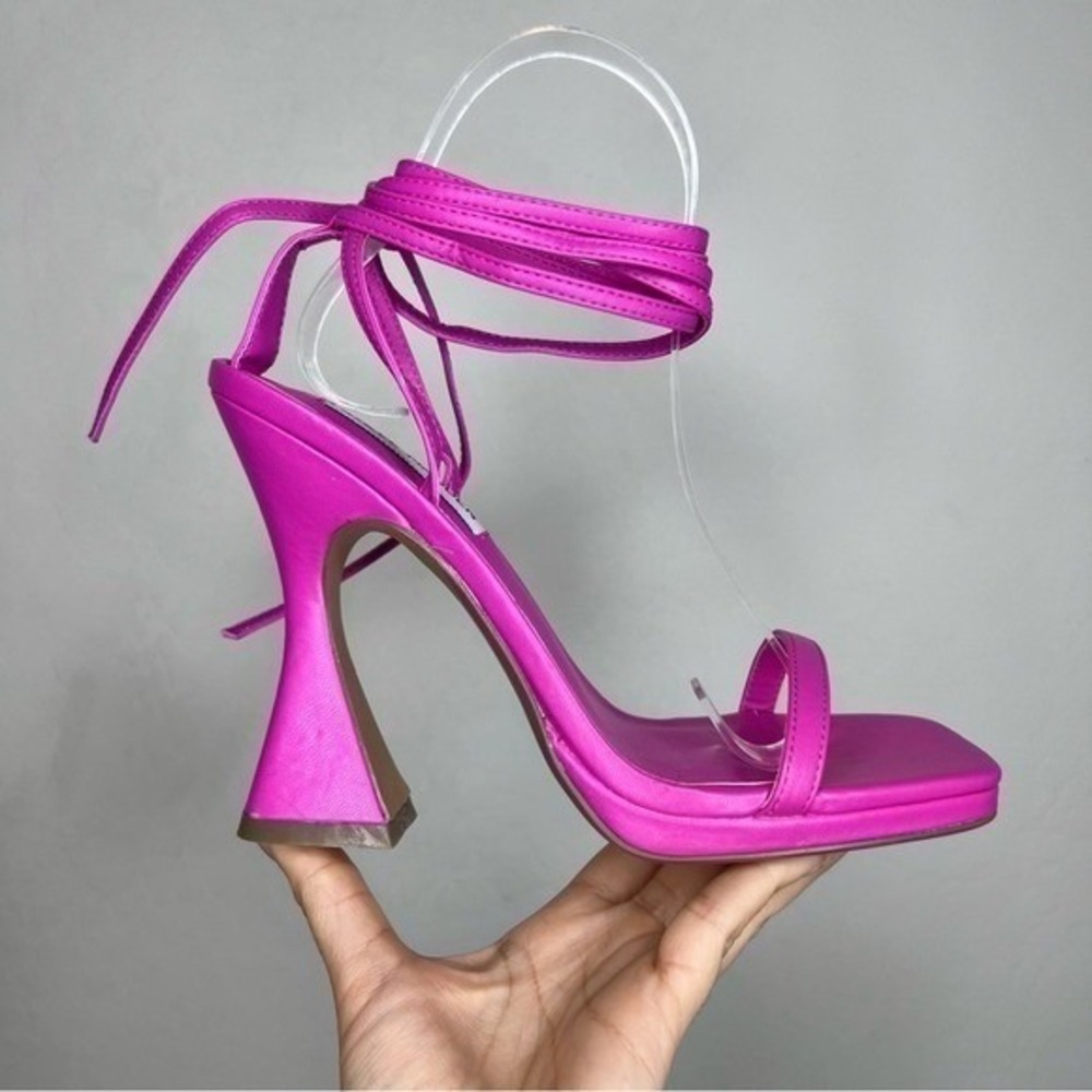 STEVE MADDEN Lafayette Strappy Heels. Size 7.5